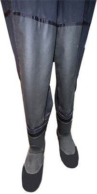 Traje de resgate de água em um só pedaço
